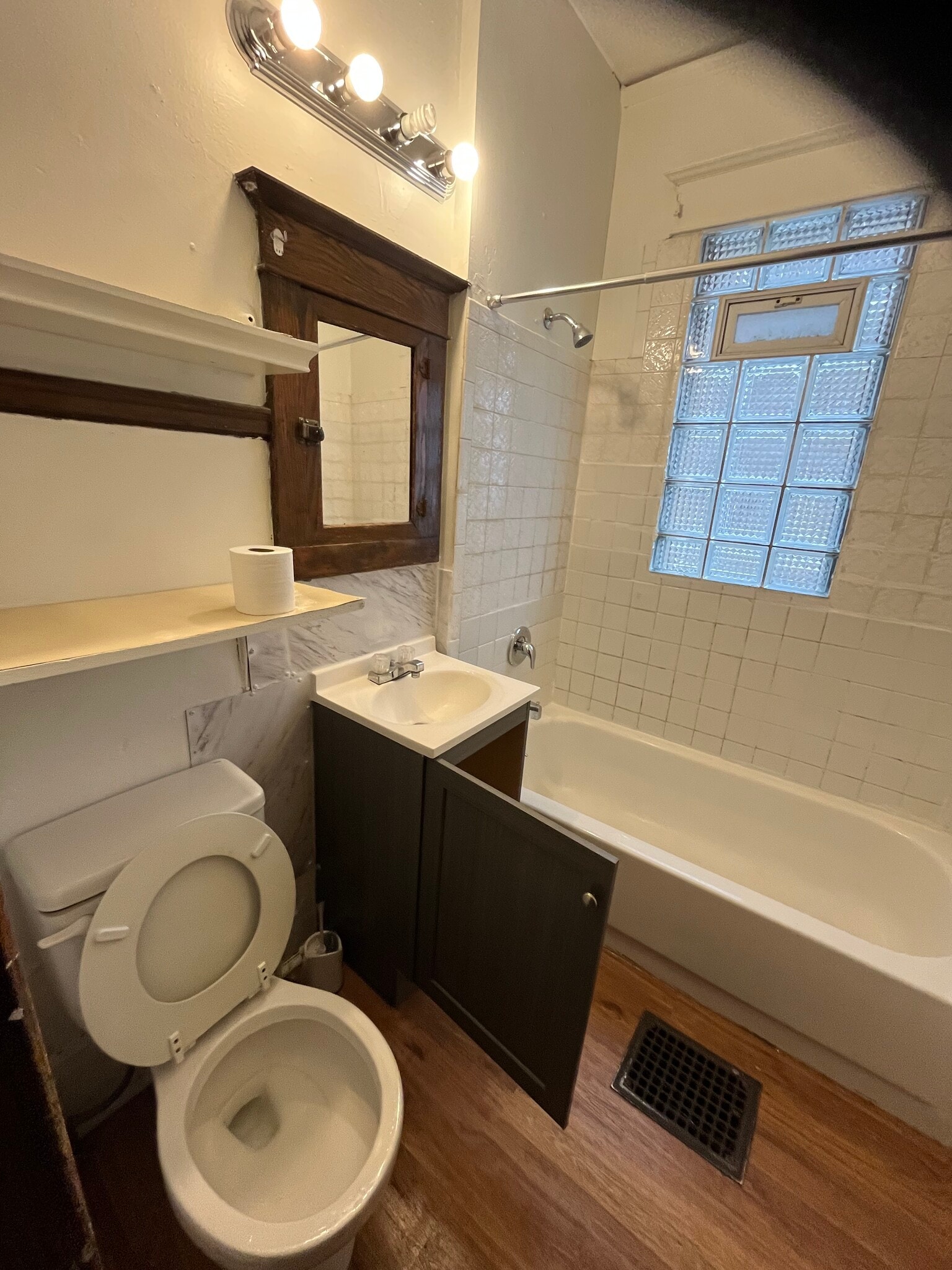 Building Photo - 3062 N Oakland Ave