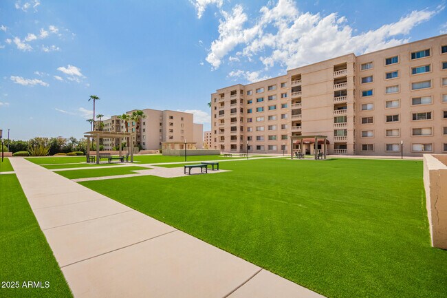 Building Photo - 7930 E Camelback Rd