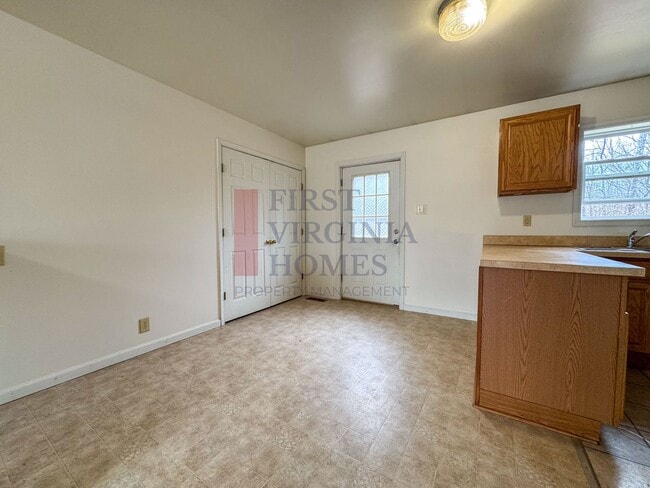 Building Photo - 3Bedroom/2Bath Home with High-Speed Firefly Internet