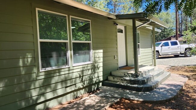 Building Photo - Lovely cottage home located minutes from Yuba devide