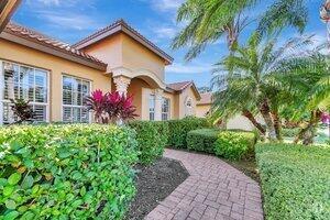 Building Photo - 827 SW Grand Reserves Blvd