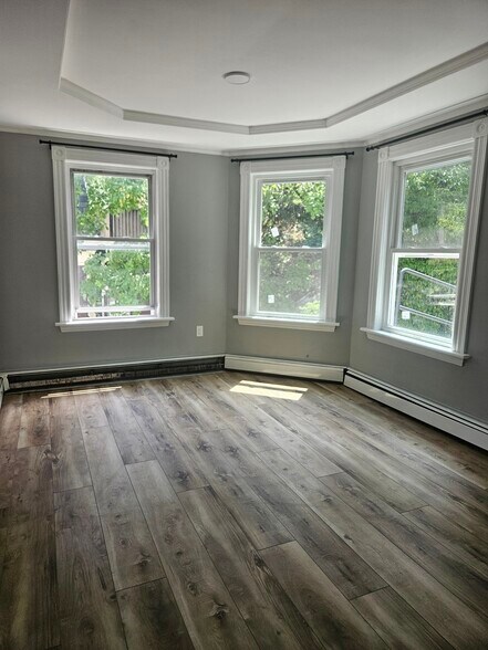 Building Photo - 14 Hillside St