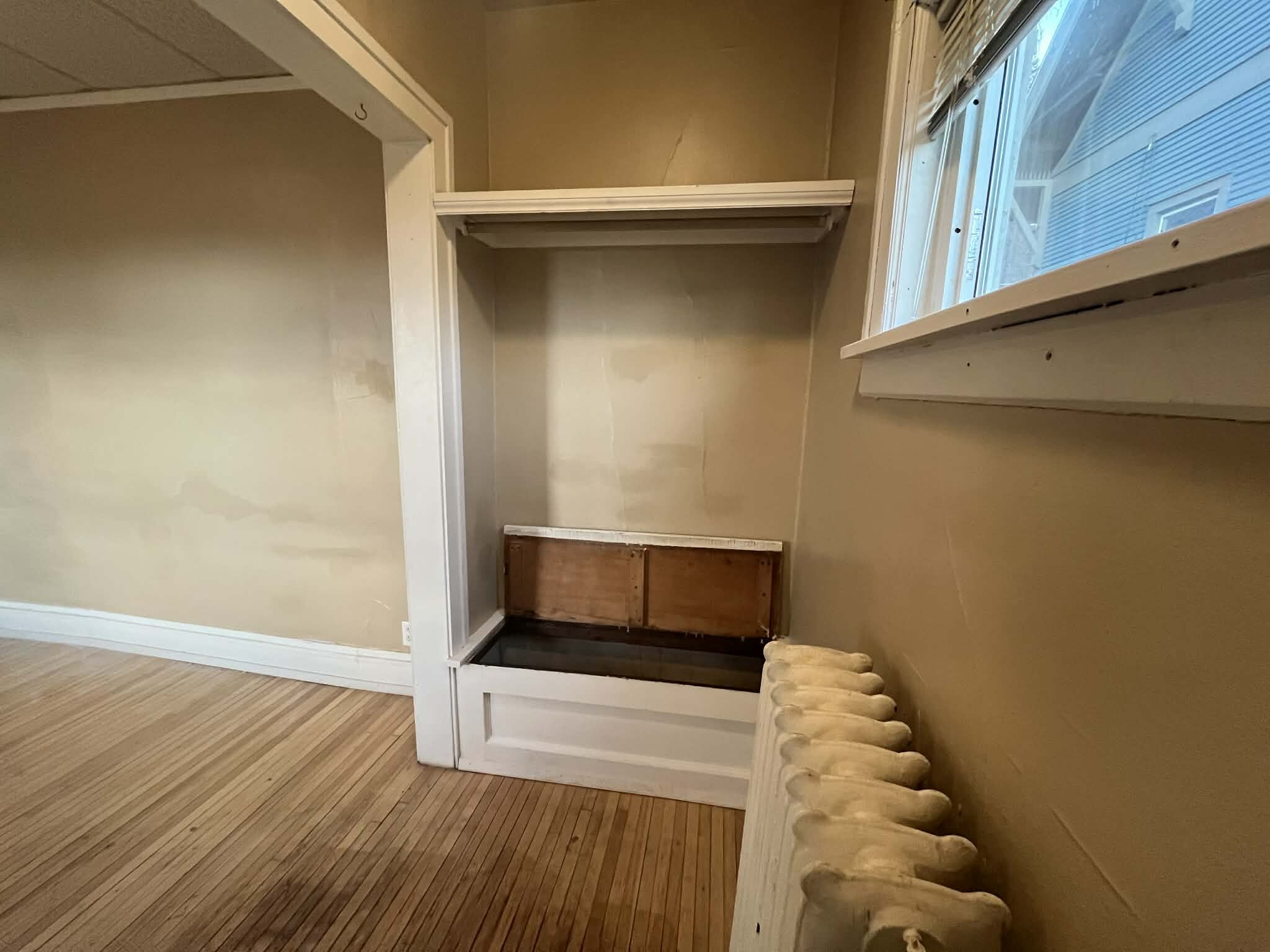 Building Photo - 2025 W 4th St