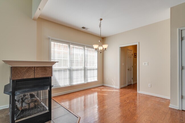 Building Photo - 331 Fountain River Dr