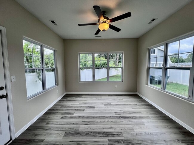 Building Photo - Gorgeous new construction in Norfolk!