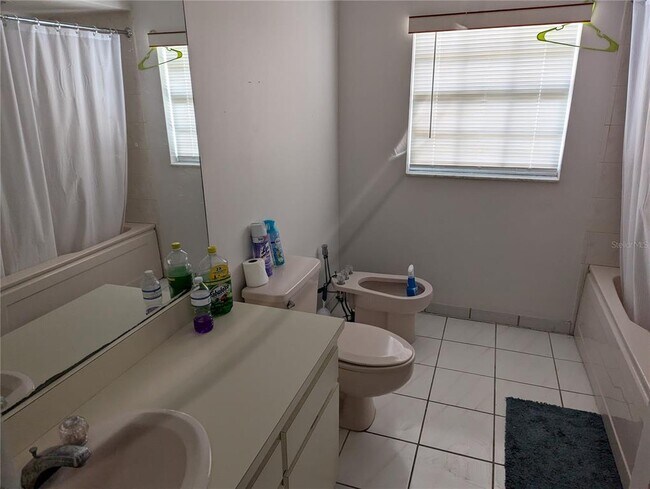 Building Photo - 1107 W Coral St