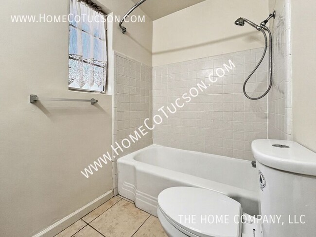 Building Photo - 2607 E Beverly Dr