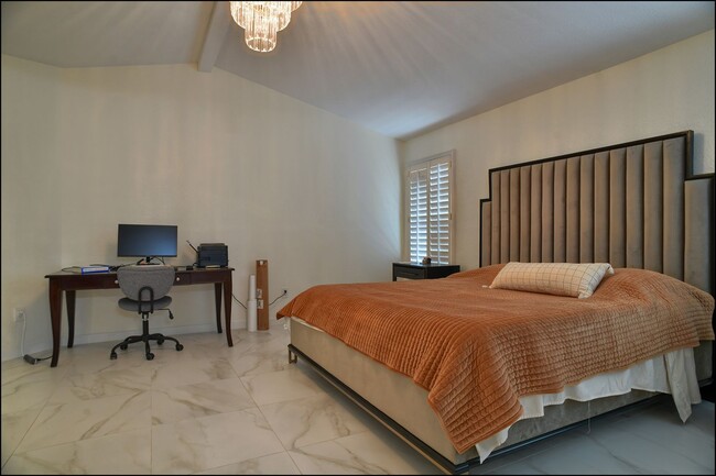 Building Photo - Available to View