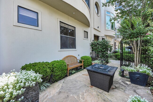 Building Photo - 6519 Durford St