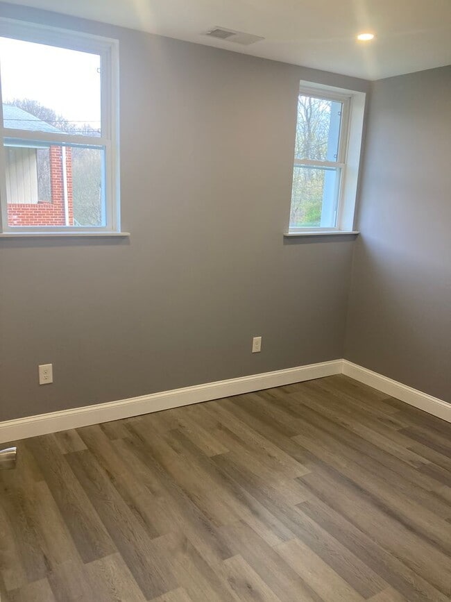 Building Photo - 1910 Fox Chapel Rd