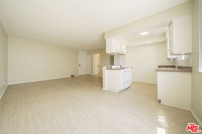 Building Photo - 456 S Harvard Blvd