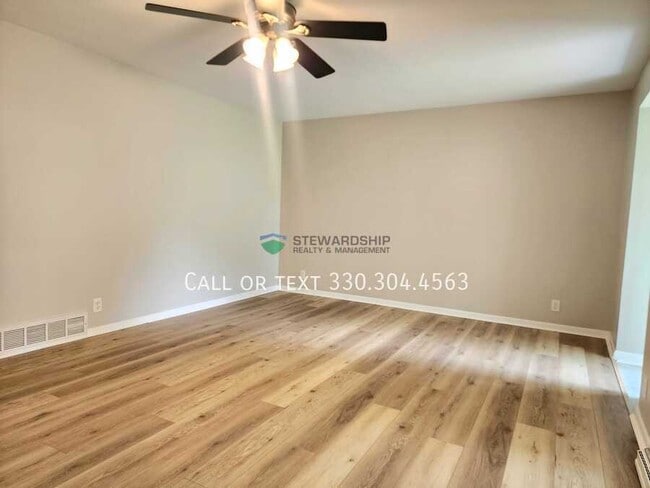 Building Photo - 8250 E Wadora Cir NW