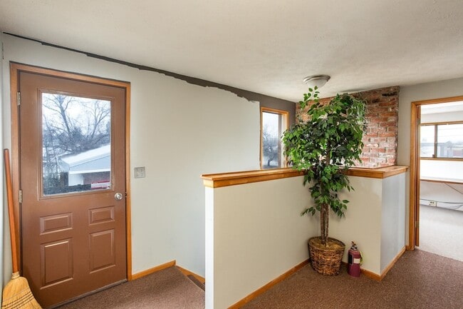 Building Photo - 10623 E Montgomery Ave