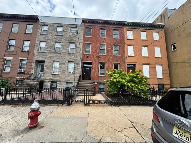 Building Photo - 270 3rd St