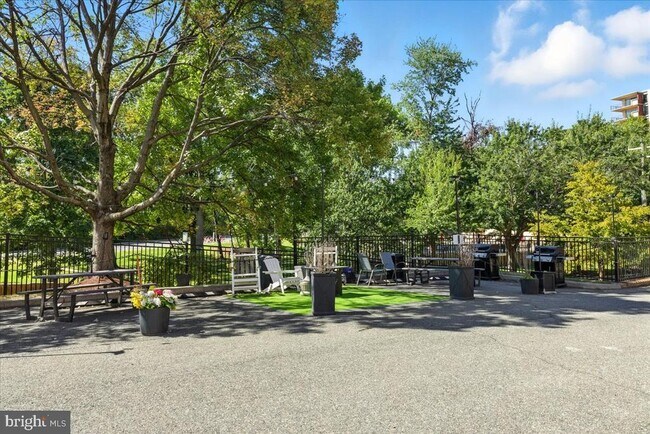 Building Photo - 1200 S Arlington Ridge Rd