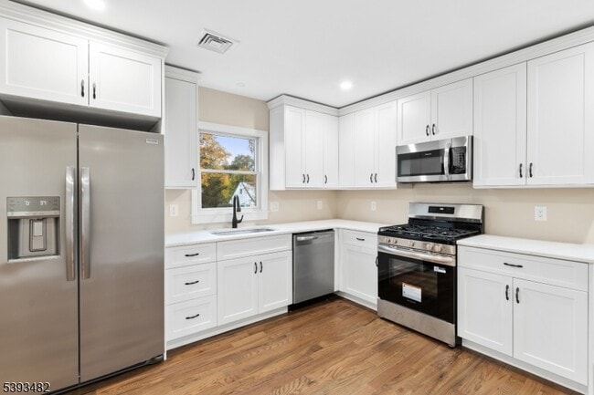 Building Photo - 937 Ringwood Ave