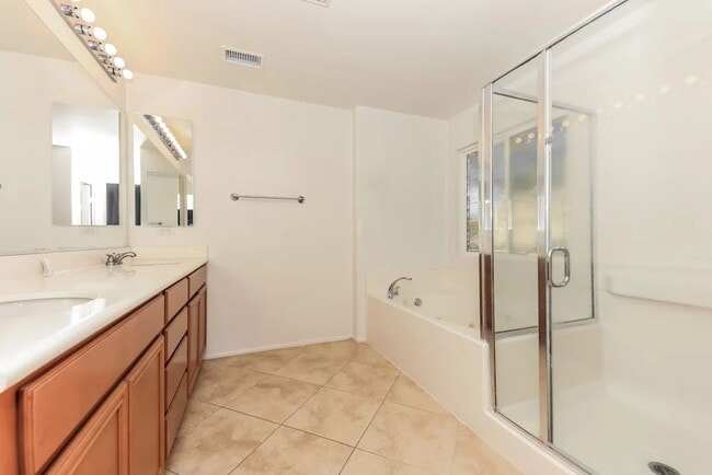 Building Photo - 36397 Bay Hill Dr