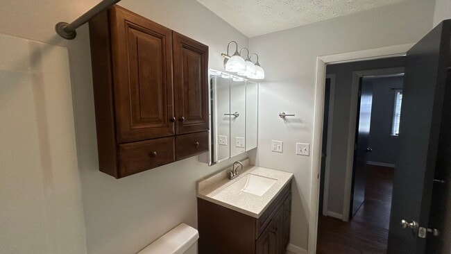 Building Photo - One Level House in Madison Heights