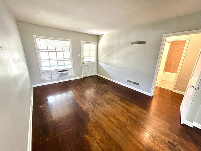 Building Photo - 2431 Cincinnati Ave