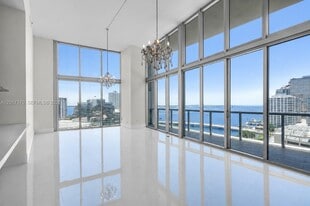 Building Photo - 495 Brickell Ave