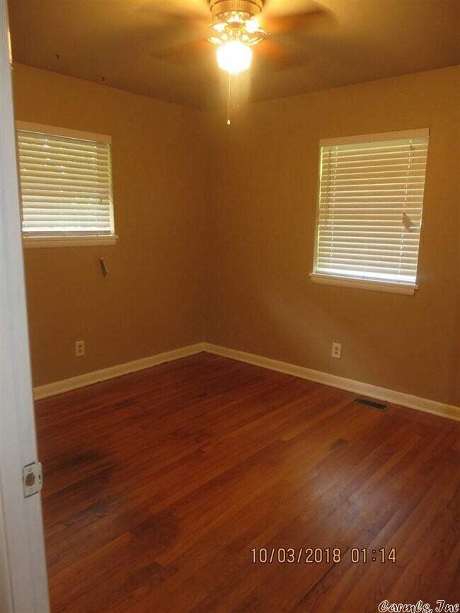 Building Photo - 605 Ridgeway Dr