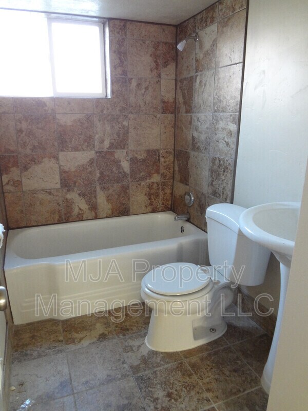 Building Photo - 1458 N 300 W