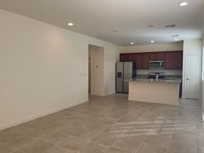 Building Photo - Beautiful Falcon Ridge Townhome!