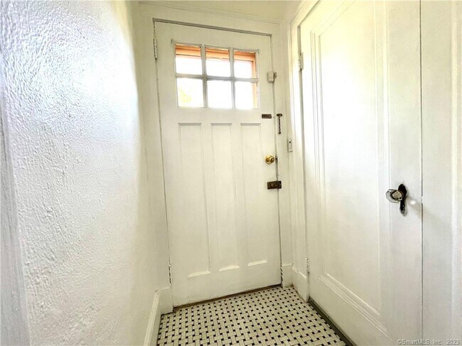 Building Photo - 294 Fountain St