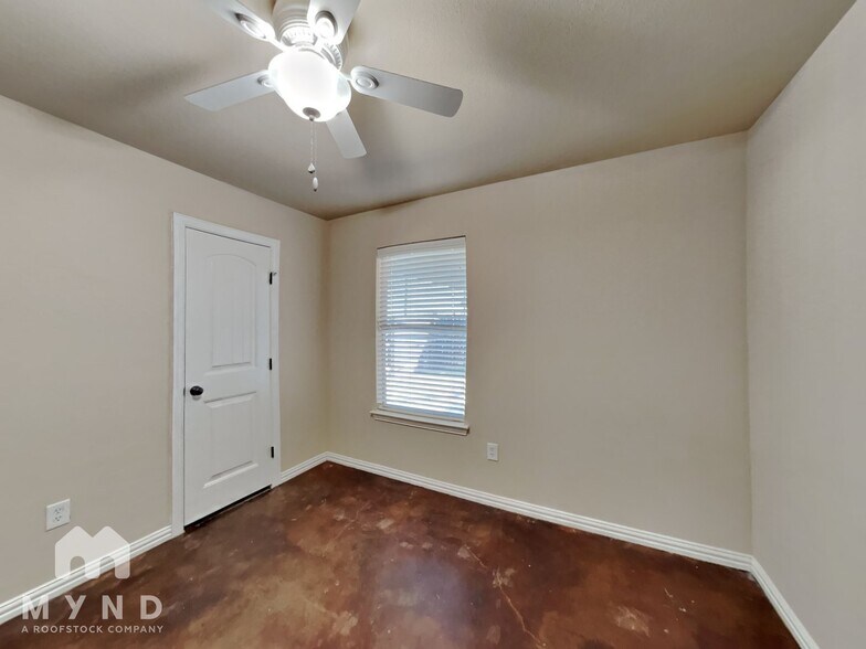 Building Photo - 124 Jolin Ln