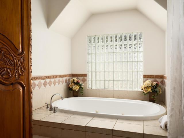 Building Photo - 20780 Fortuna Del Norte