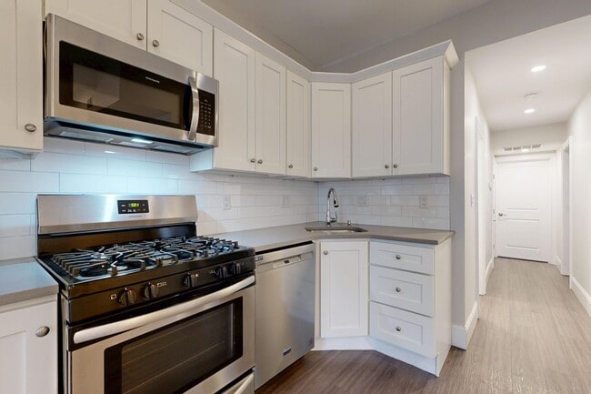 Building Photo - 145 Cottage St