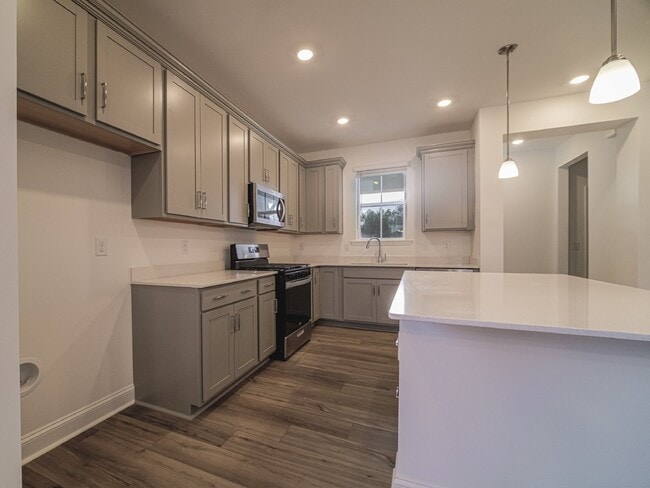 Building Photo - "Charming 2-Bed, 2-Bath Belmont Gem with Elegant Design"