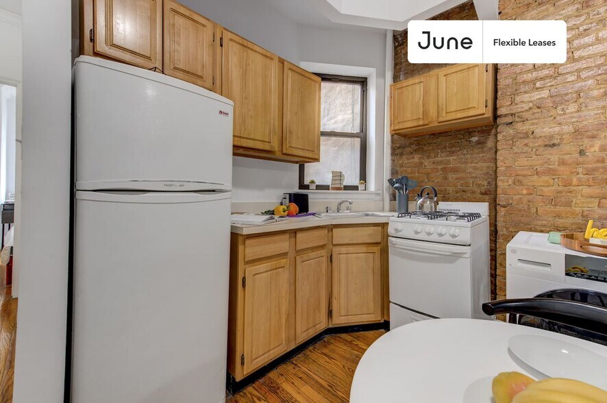 Building Photo - Contemporary ROOM at The Lexington House