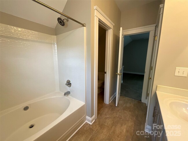 Building Photo - 8228 Ballymore Ct