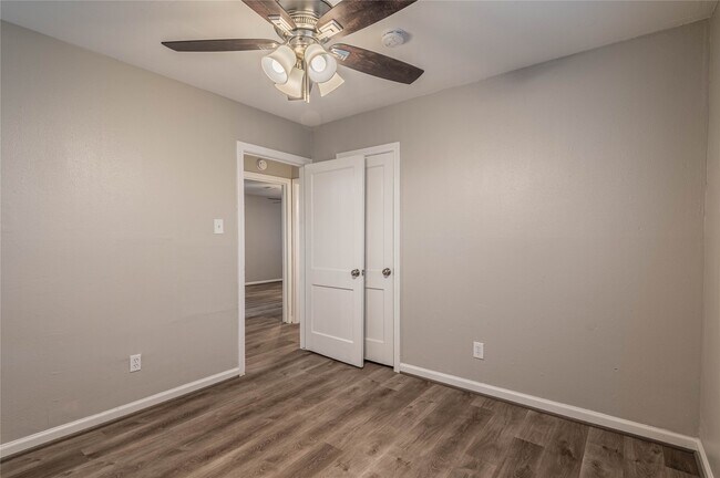 Building Photo - 4817 Van Fleet St