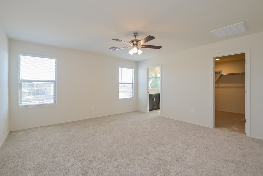 Building Photo - 10854 W Claxton Dr