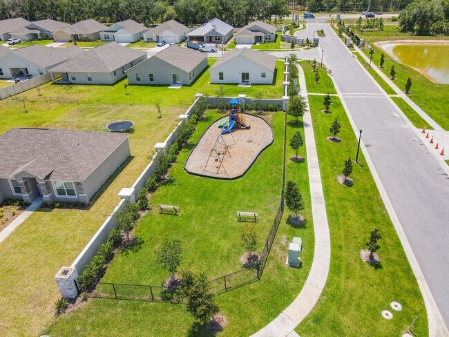 Building Photo - Beautiful 3 Bedroom 2 bath Home in desirab...