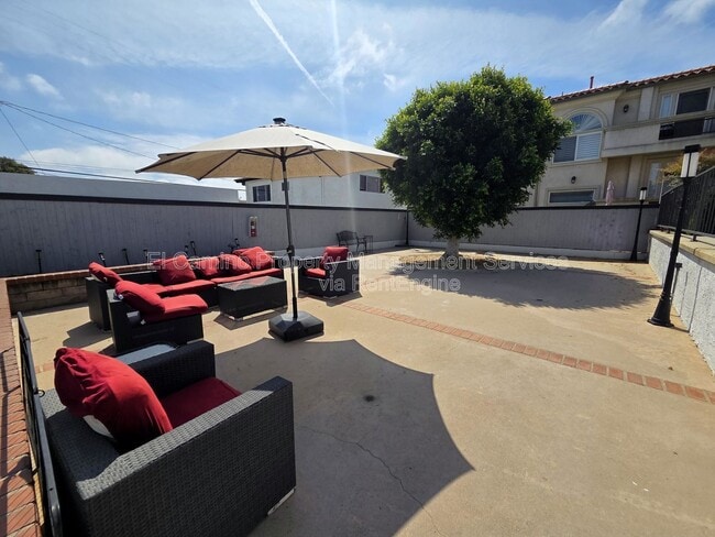 Building Photo - 2520 Graham Ave