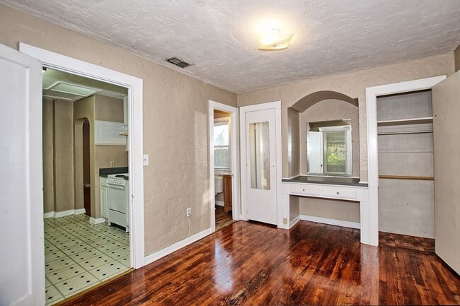 Building Photo - Available now!  Near downtown!