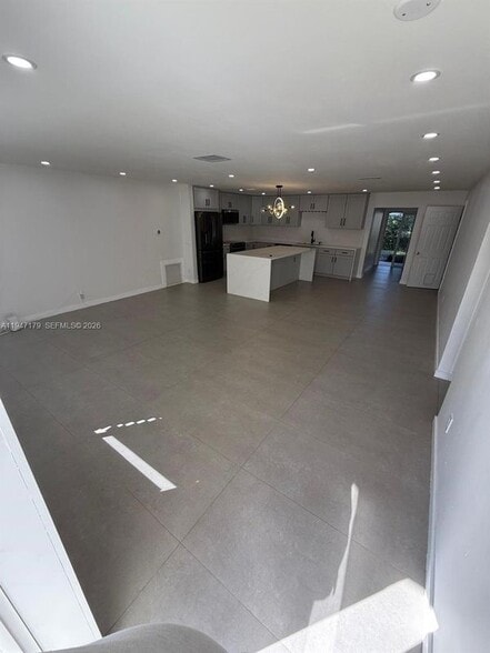 Building Photo - 6891 Scott St