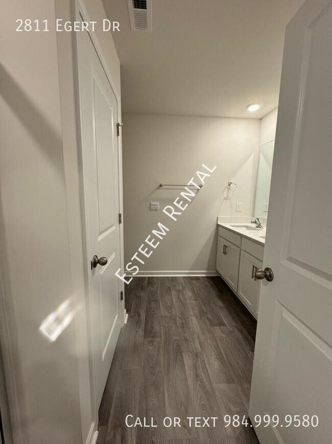 Building Photo - 2811 Egert Dr