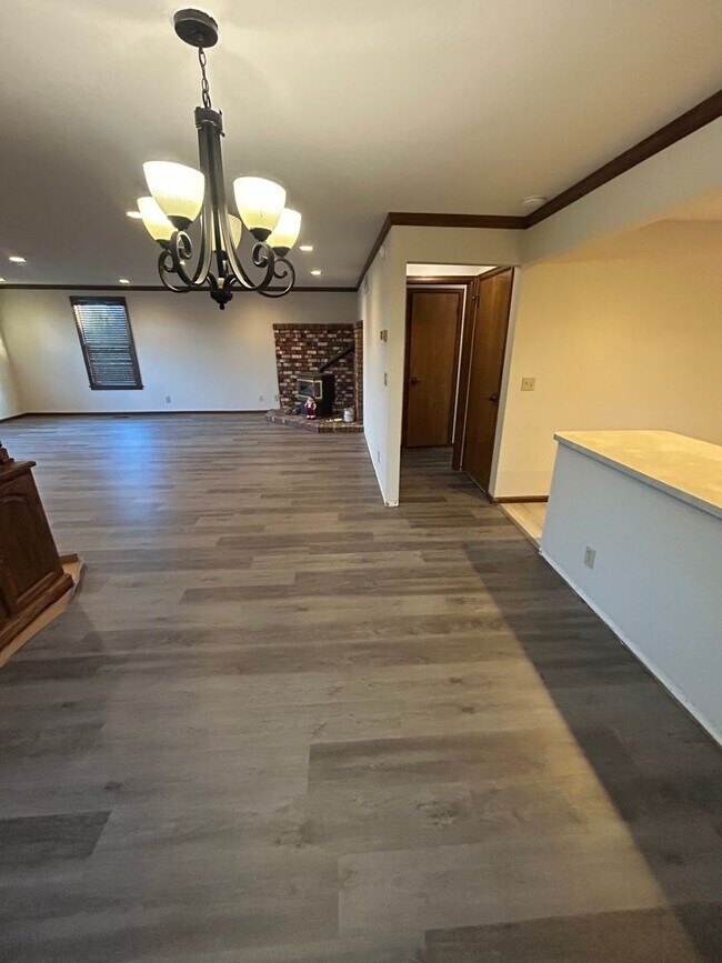 Building Photo - 4 Bedroom, 2 Bathroom House in Lynden with Fenced Yard