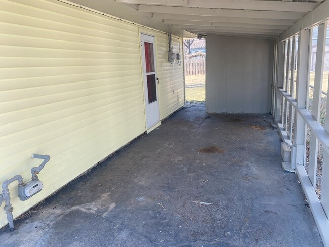Building Photo - 11316 Lewis Ave