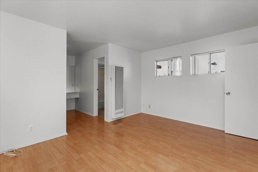 Building Photo - 11410 Missouri Ave