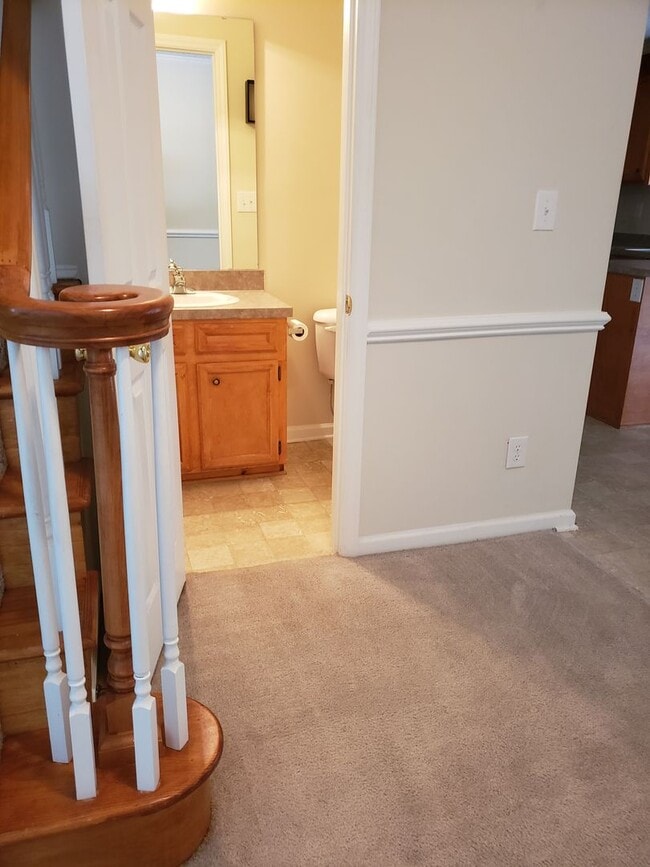 Building Photo - 2-bedroom, 2.5 bathroom townhome