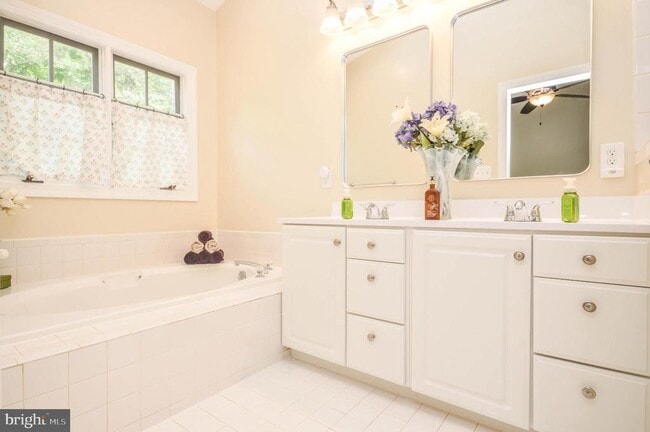 Building Photo - 6242 Levi Ct