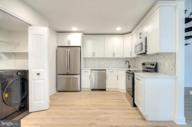 Building Photo - 1326 Chanticleer