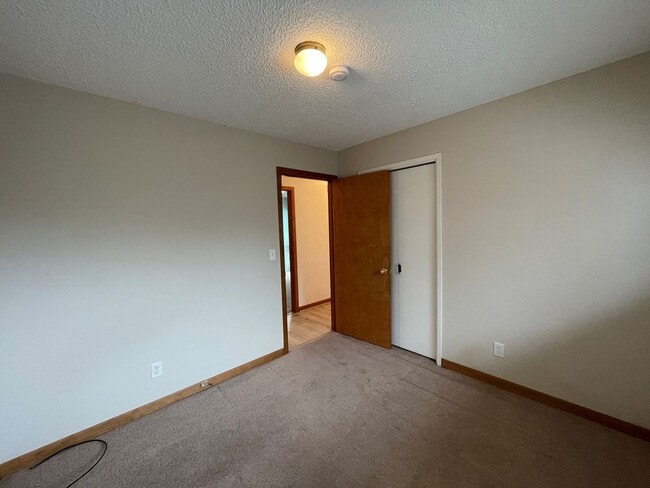 Building Photo - Charming 3 Bedroom, 2 Bath Home with Attac...
