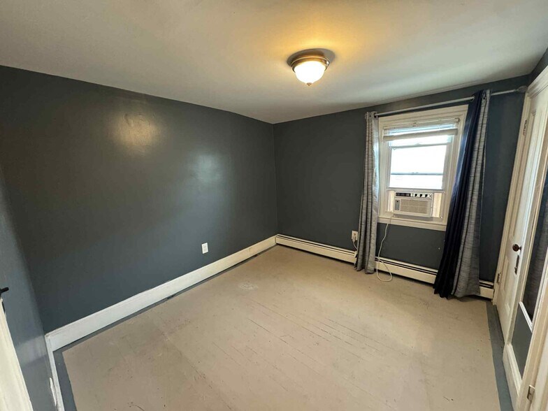 Building Photo - 4 Barrett Ave