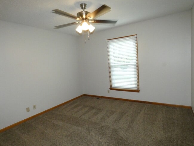 Building Photo - Beautiful Town Home in Kearney, MO